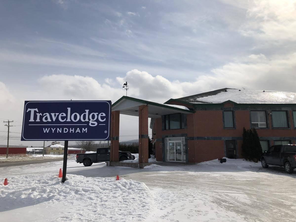 Travelodge By Wyndham Rigaud Exterior photo